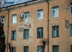 5-летняя девочка выпала из окна второго этажа в Волгограде