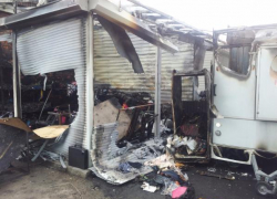 Под Волгоградом ночью неизвестные дотла сожгли торговый павильон