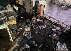 Под Волжским из-за зарядки сгорела дача