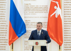 Губернатор вручил волжанке награду к годовщине Сталинградской битвы 