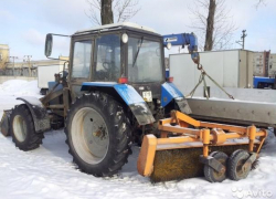 Волжанам предложили уборку снега трактором