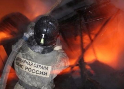 В Волжском неизвестный поджег металлический вагончик 