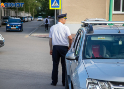 Пьяная женщина не справилась с управлением и врезалась в бетонное ограждение