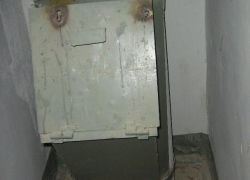 В Волжском в жилом доме горел мусоросборник