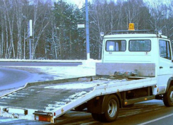 В Волгограде нетрезвые рецидивисты угнали эвакуатор, а после уснули в нем