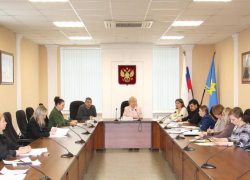 Почетным гражданам Волжского могут начать платить 100 тысяч и дать бесплатный проезд