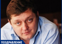 Уважаемый Олег Владимирович, с праздником!