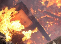 Из горящего дома в Волжском эвакуировали 10 человек