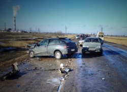 Крупное ДТП под Волгоградом: иномарка столкнулась с четырьмя отечественными авто
