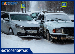 Снегопад захватил Волжский в плен: фоторепортаж