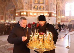 Обновление храмов и новый просветительский центр: губернатор Волгоградской области и митрополит Феодор обсудили масштабные инициативы в Рождество