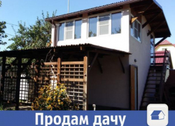 Двухэтажный дачный дом и участок продается в Волжском