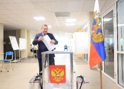 Губернатор проголосовал в первый день выборов в Волгоградской области