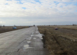 В Среднеахтубинском районе в результате аварии две машины слетели в кювет