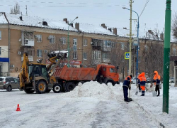 Волжский мобилизовал все силы на расчистку города от снега