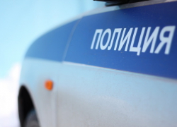 В Волжском водитель сбил пенсионера во дворе и скрылся