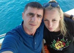 Любящий муж поздравляет свою супругу Оленьку с Днем рождения!