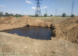 В Волжском нашли химические отходы в ямах на месте бывшей АЗС
