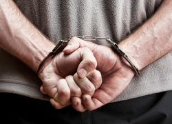 У 25-летнего волжанина среди дня отобрали мобильный телефон