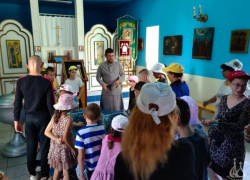 Детям в Волжском устроили экскурсию в храм