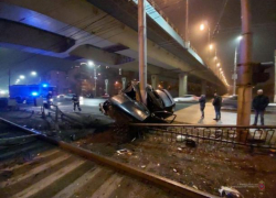 Водитель ВАЗ-2115 чудом остался жив, но попал в больницу