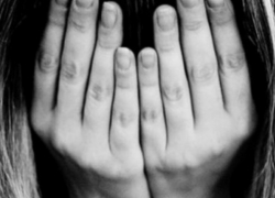 В Светлоярском районе отчим развращал свою 14-летнюю падчерицу