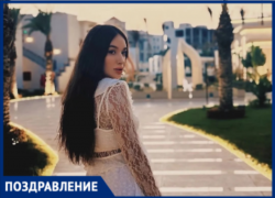 Подруга поздравляет Ларису с днём рождения