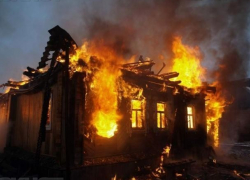 Из-за перекала печи в Волжском загорелся частный дом