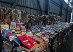 В Волжском 3000 книг оказались на свалке