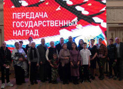 В Волжском почтили память героев, передав награды погибших военнослужащих родственникам