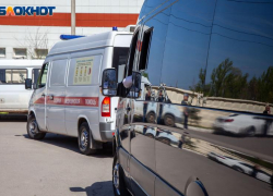 Женщина вылетела из машины во время аварии: 3-летняя девочка госпитализирована в Волгоградской области