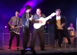 В меру упитанный волжанин в расцвете сил попал в состав "На-На" вместе с "сопливой" гитарой