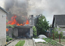 Частную собственность охватило огнем под Волжским