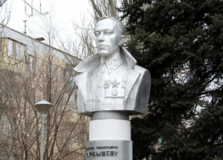 В Волжском прошла вахта памяти генерала Дмитрия Карбышева