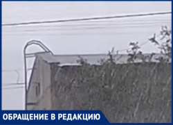 Волжанка заметила опасность на крыше дома: видео