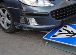 Волжанка угодила под колеса иномарки на пешеходном переходе