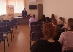 Волжские госавтоинспекторы устроили ликбез для молодых мам в роддоме