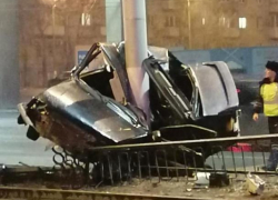 В Волгограде «пятнадцатая» обхватила столб