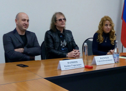 Не люблю "Ленинград" за показуху, высосанную из пальца, - солист звездного состава "Земляне" в Волжском 