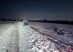 Машина превратилась в груду металла: водитель скончался на трассе в Волгоградской области