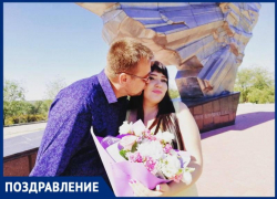 Дорогую подругу Екатерину поздравляет с днем рождения Кристина