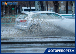 Резиновые сапоги и цветные зонтики спасают волжан от хандры в непогоду