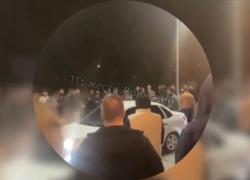 Массовая драка со стрельбой и поножовщиной попала на видео в Волжском