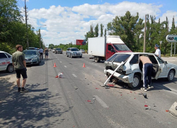 В Волжском случилось тройное ДТП: фото с места происшествия