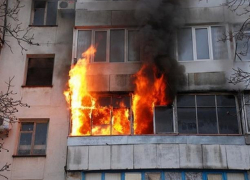 Пожар охватил маленькую квартирку в Волжском