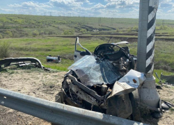 2 мужчин насмерть разбились на трассе в Волгоградской области