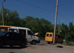В Волжском маршрутка влетела в иномарку