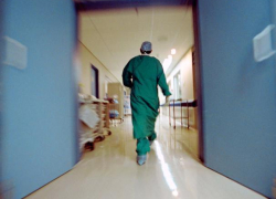 Мужчина ударил ножом любимую во время ссоры под Волжским