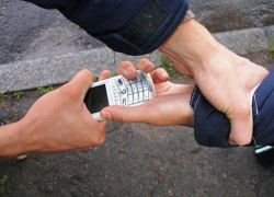 В Камышине двое парней ограбили случайного прохожего 