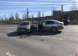 В Волжском женщины на иномарках не поделили дорогу